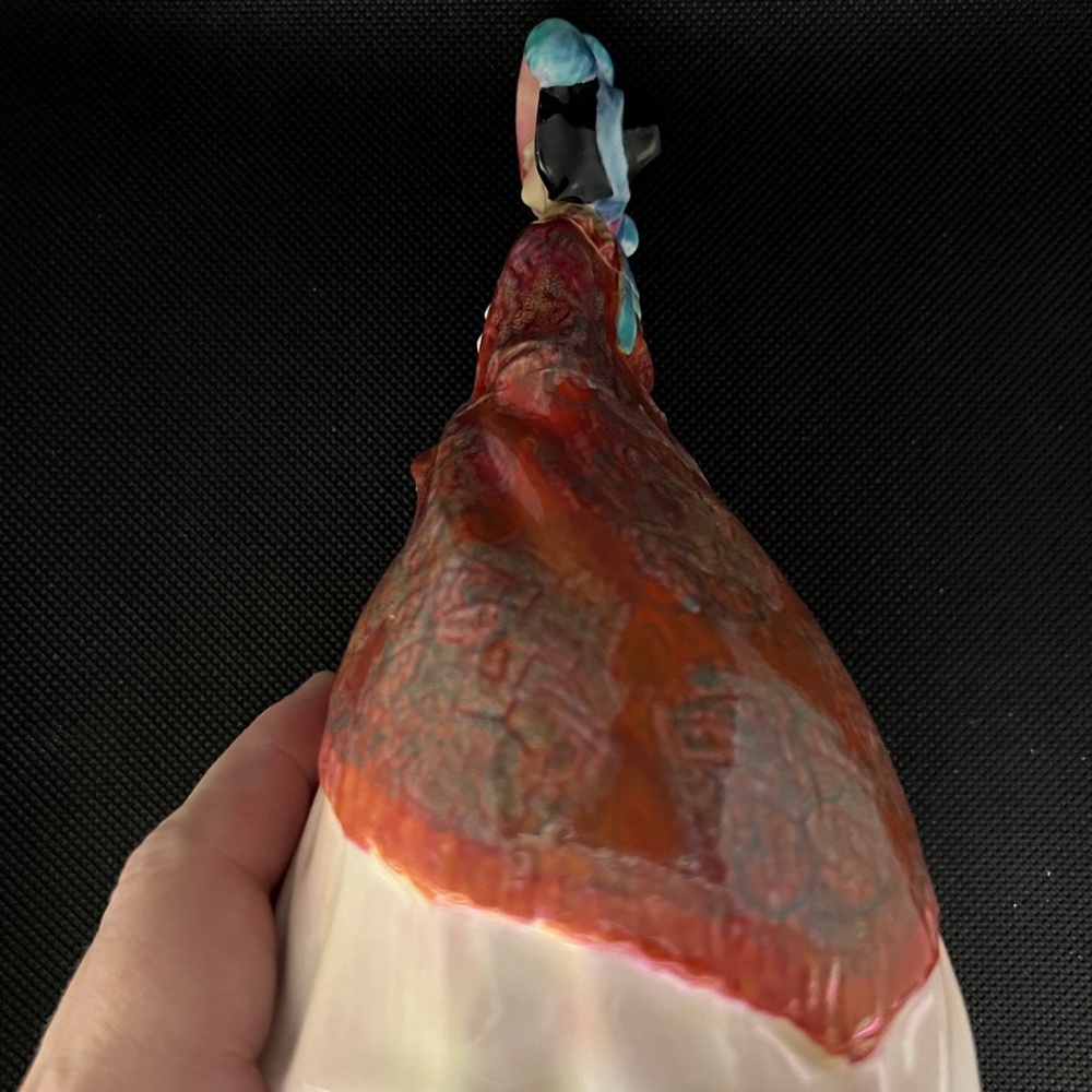 COPY - Royal Dalton Paisley Shawl Figurine - Picture 3 of 7